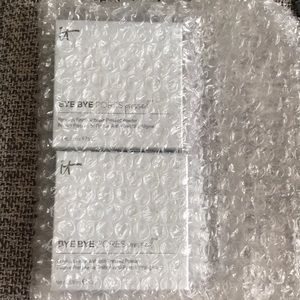 It Cosmetics Bye Bye Pores pressed powder (tan).